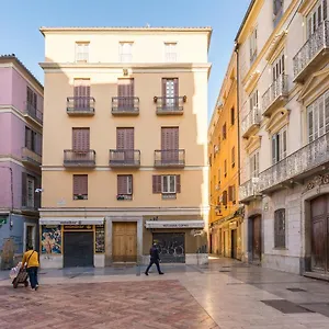At Mitjana Plaza Málaga