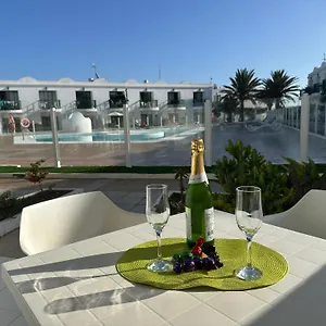 poetry-corralejo-precioso-apartamento-cerca-de-playas-y-dunas.hotelsfuerteventura.org/